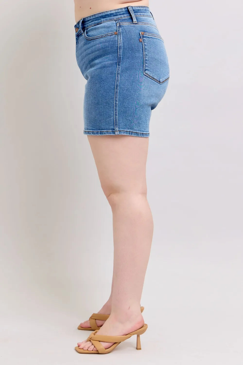 Chic 2 Button Denim Shorts Secondary image