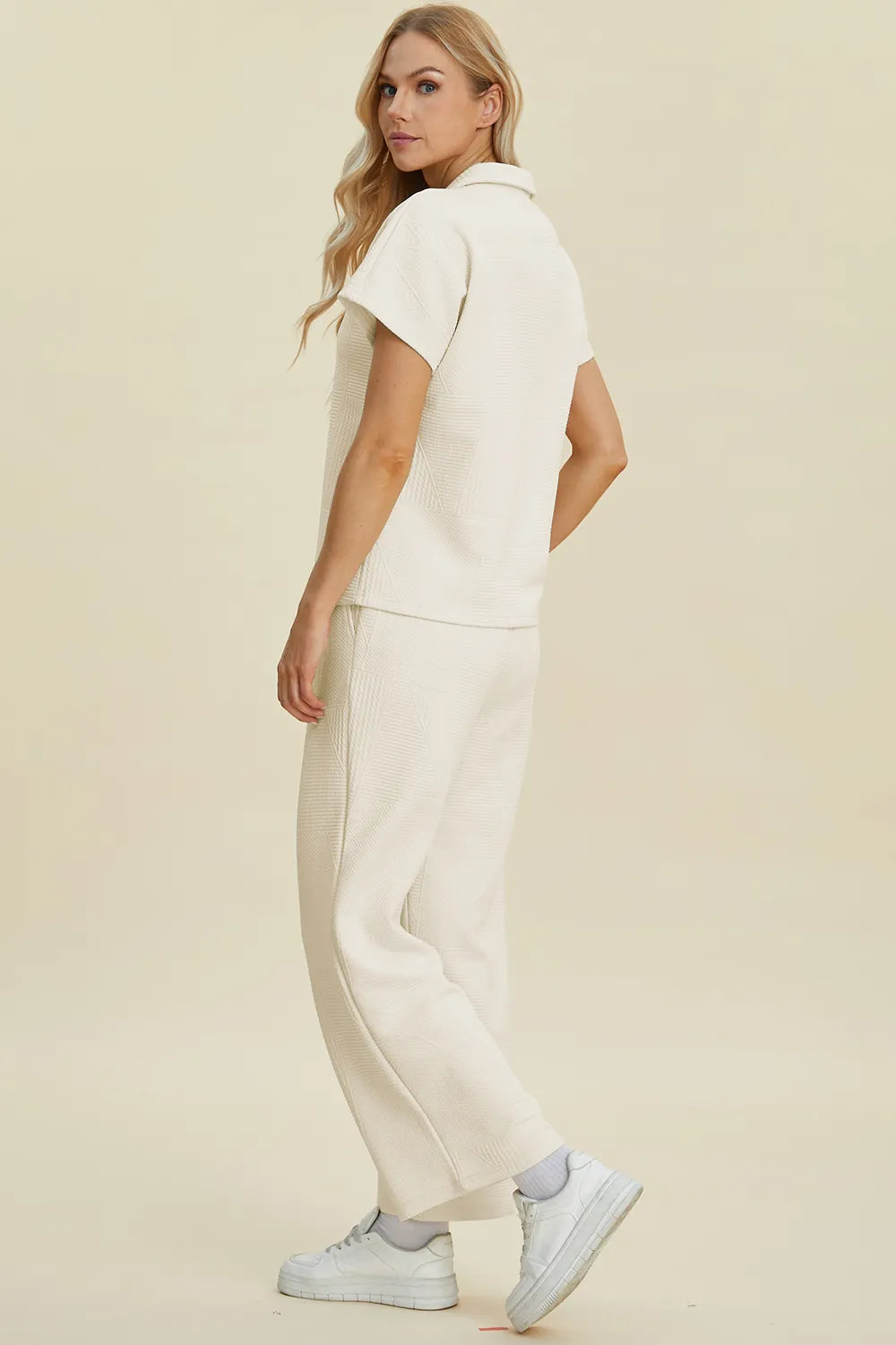 Collared Neck Set Secondary image