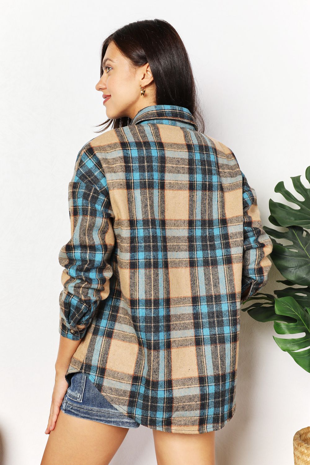 Plaid Curved Hem Shirt Jacket with Breast Pockets and Collared Neckline Secondary image